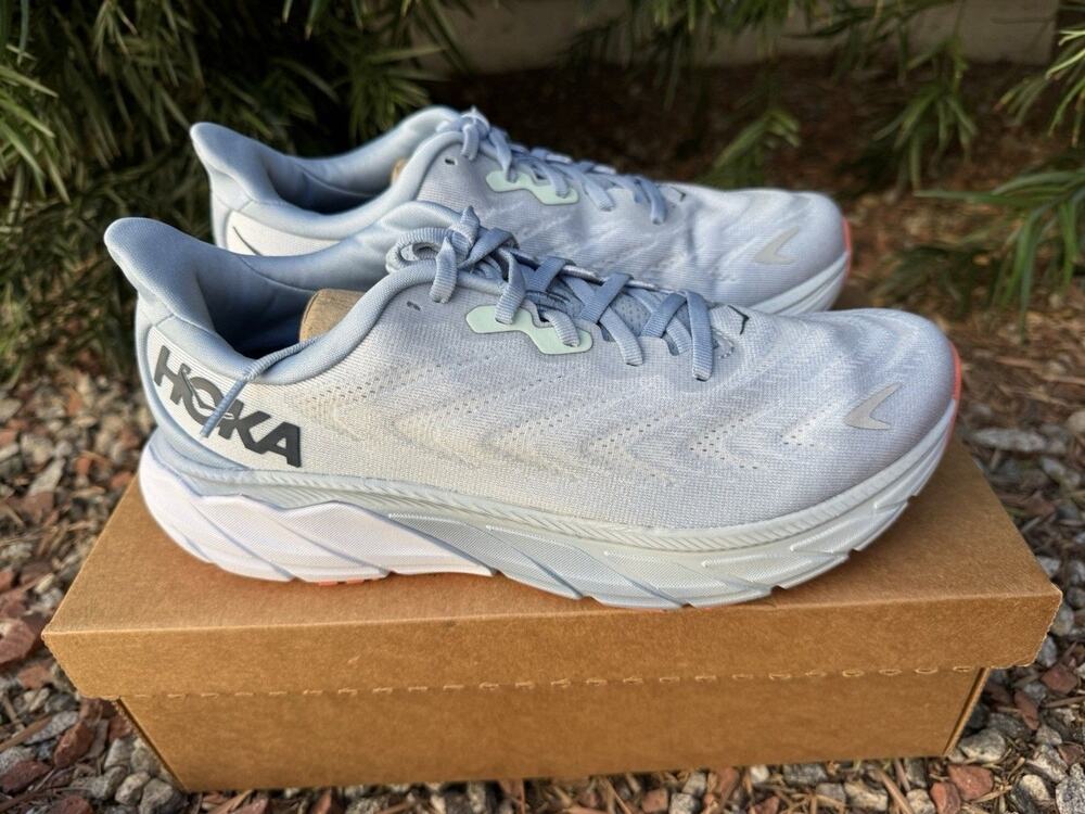 HOKA Arahi 6 Plein Air/Blue Fog colorway Women 9B
